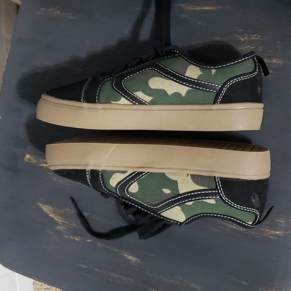 Wonder Nation camo shoes - Picture 3 of 7